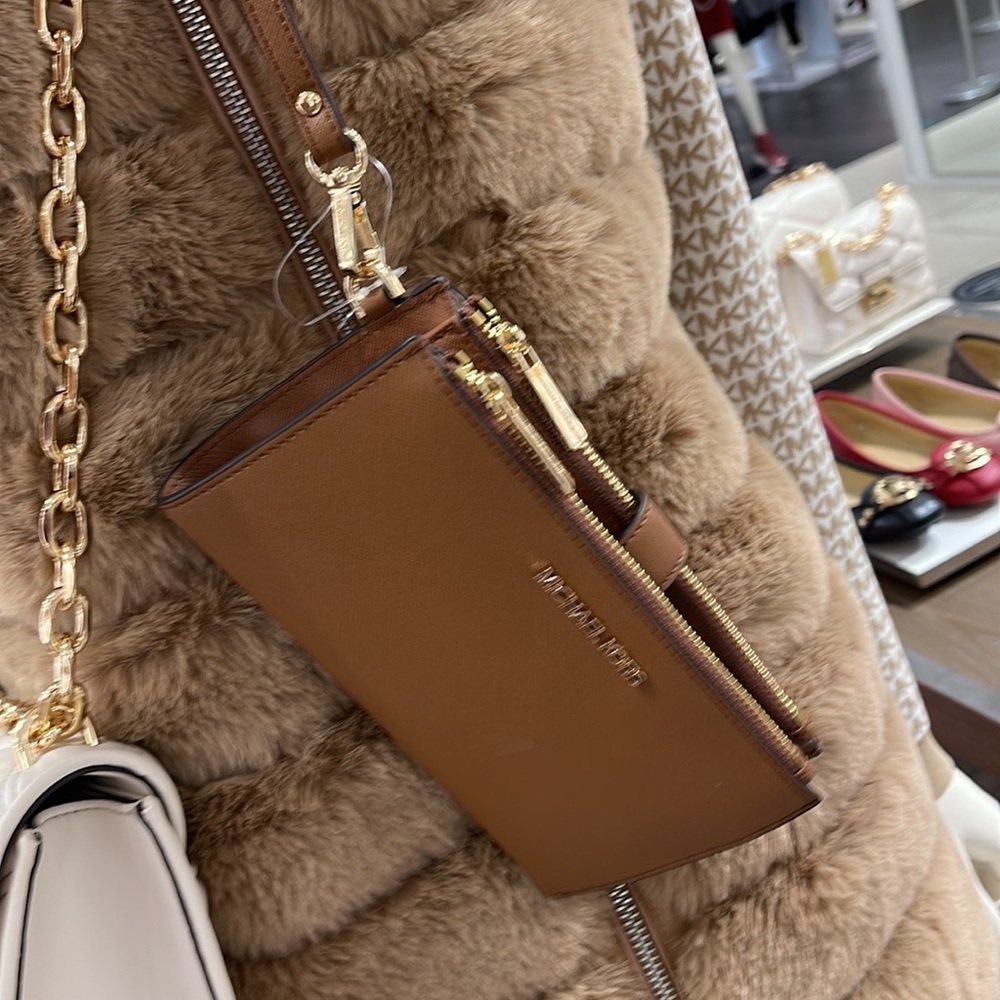 MICHAEL KORS LARGE DOUBLE ZIP WRISTLET WALLET PHONE CASE CLUTCH 
Luggage